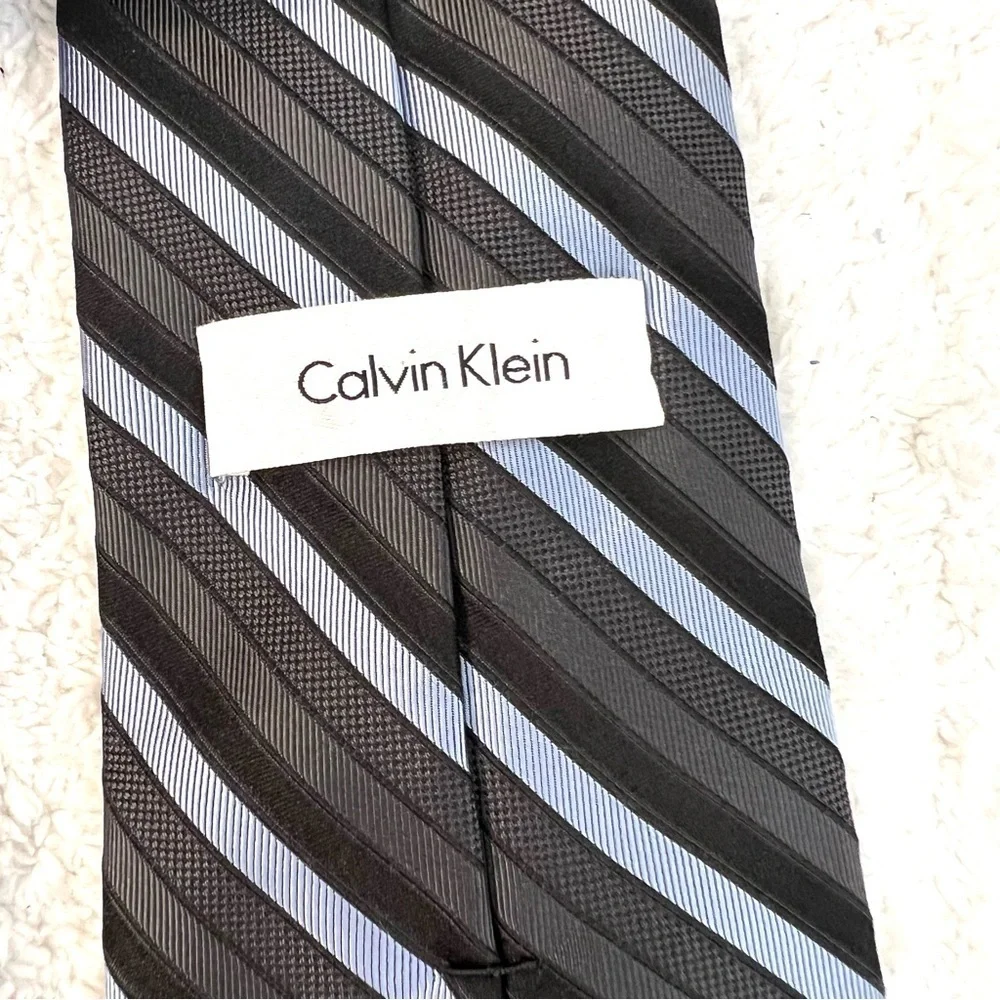 Calvin Klein 100% silk Navy Gray Striped Tie preppy office old money
